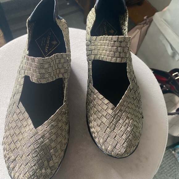 St.John Bay Platform Wedge - Size 8.5 Gold - Picture 6 of 7